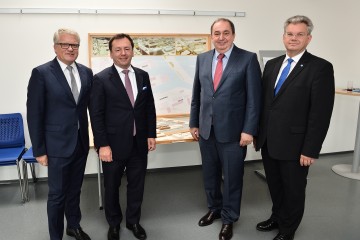 Generaldirektor Erich Haider mit Herrn Luger, Hager und Kronsteiner