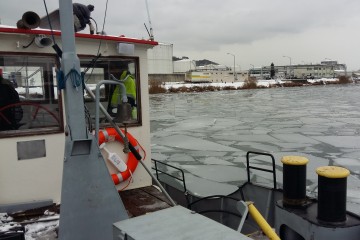 Erster Eisbrecher-Einsatz für die MS Eduard 2019