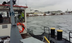 Erster Eisbrecher-Einsatz für die MS Eduard 2019