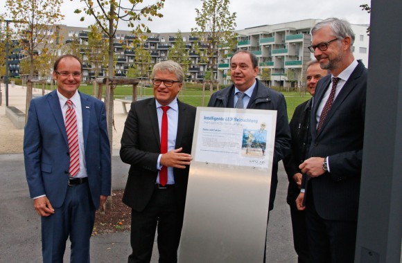 Beleuchtung Grüne Mitte Herr Freisais, Herr Luger, Herr Haider, Herr Dell und Herr Strugl