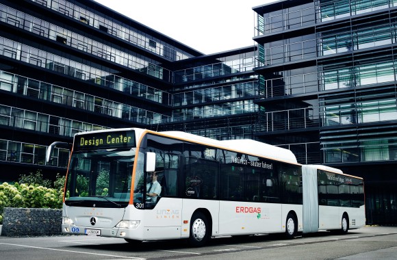 LINZ AG Gasbus vor LINZ AG Center