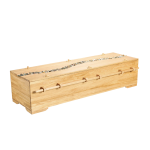 heller Holzsarg mit Holzgriffen und Steinen am Sargdeckel heller Holzsarg mit Holzgriffen und Steinen am Sargdeckel
