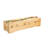 heller Holzsarg mit Holzgriffen und Blumen am Sargdeckel heller Holzsarg mit Holzgriffen und Blumen am Sargdeckel