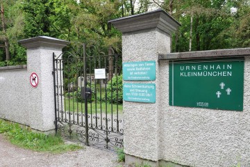 Eingangstor zum Friedhof Urnenhain Kleinmünchen