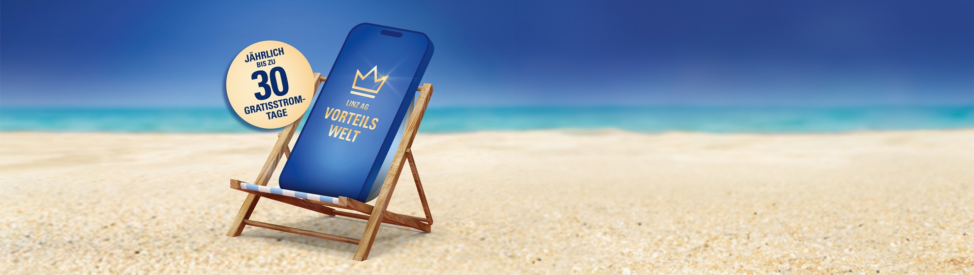 Smartphone im Liegestuhl am Strand mit Hinweis: Bis zu 30 Gratisstromtage ein Leben lang