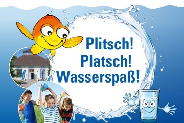 "Plitsch! Platsch! Wasserspaß!“ Banner mit Fisch- und Wasserglas mit Armen und Gesicht-Grafik, sowie Bild von Scharlinz und Kindern